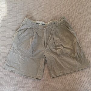 100% Cotton Men's Pleated Cargo Shorts in Taupe
